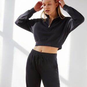 Aritzia TNA Airy Fleece Perfect 1/4 zip sweatshirt black size large